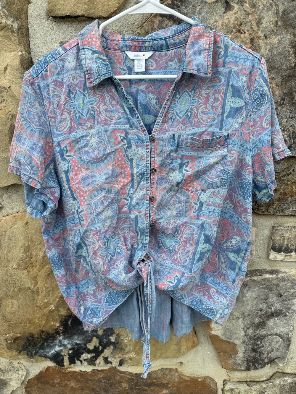 intro. Chambray and Coral Paisley Short-Sleeve Button Shirt PXL Retro Tie Front